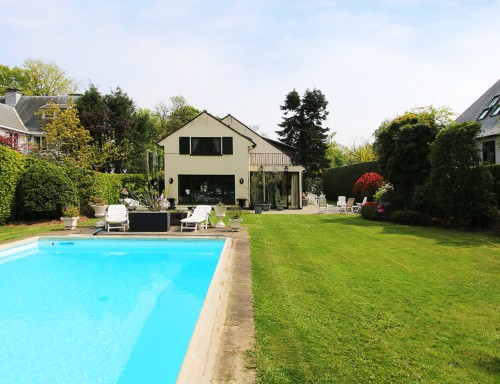 Villa 330m² - 6 chambres - piscine exterieure - Terrain 1340m²